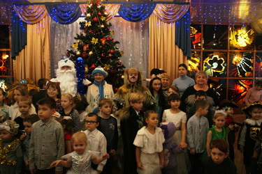 Для детей из Кировского района прошло новогоднее представление «Простоквашино»