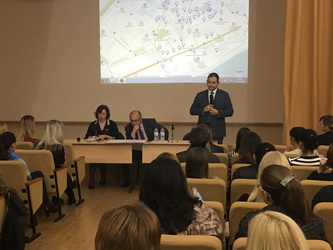Дмитрий Кудинов продолжает обсуждать с родительской общественностью вопросы безопасности учащихся