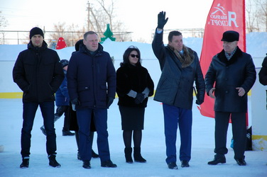 Депутаты городской Думы поздравили жителей Волжского района с открытием новой хоккейной коробки