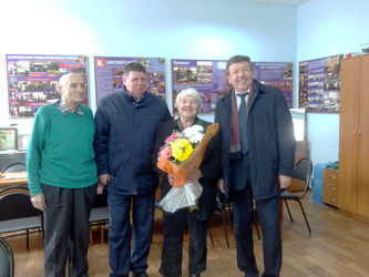 Депутаты поздравили председателя ветеранской организации Заводского района с Днем рождения