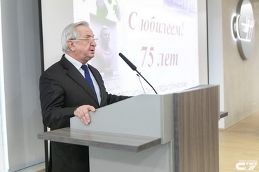 Виктор Малетин поздравил с юбилеем колледж СГТУ и музей Юрия Гагарина