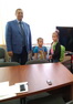 В ходе приема граждан Владимир Попков вручил школьные принадлежности будущим первоклассникам