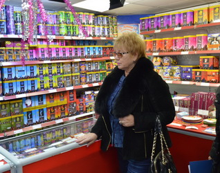 Александра Сызранцева проверила торговые центры и магазины по продаже пиротехнических средств