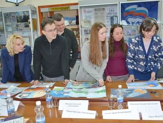 Комиссия оценила работы участников открытого конкурса рисунков «Саратов космический»