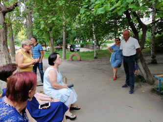 Вопросы благоустройства обсуждались на встрече депутата с жителями улицы Миллеровской и 2-го Лучевого проезда