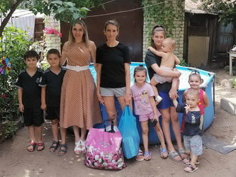 Александра Сызранцева передала подарки для многодетной семьи