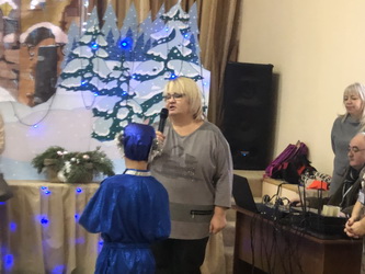 Марина Евсюкова посетила утренник для детей Волжского района