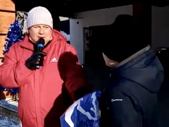 Сергей Агапов наградил участников спортивных соревнований по зимним видам спорта