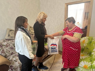 Ирина Видина поздравила жительниц Октябрьского района с Днем матери