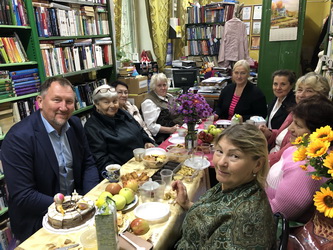 Игорь Фомин помог организовать праздничный вечер, посвященный Дню пожилого человека и Дню учителя