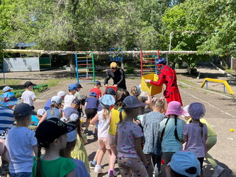 По случаю Дня защиты детей Александр Бондаренко организовал праздник в детском саду на территории своего избирательного округа