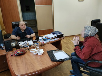 Владимир Островский проконсультировал жительницу своего избирательного округа по медицинскому вопросу