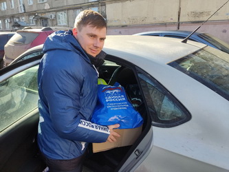 Алексей Сидоров помог собрать и отправить гуманитарный груз для беженцев из Донбасса